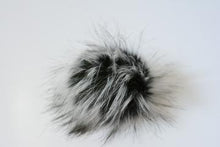 Load image into Gallery viewer, PomPoms - Peony Lane Poms