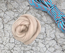 Load image into Gallery viewer, Roving - Merino/Alpaca
